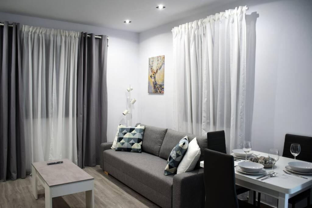 Alojamientos Lola, Suite Con Jacuzzi Benalup-Casas Viejas Luaran gambar