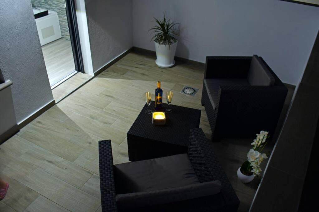 Alojamientos Lola, Suite Con Jacuzzi Benalup-Casas Viejas Luaran gambar